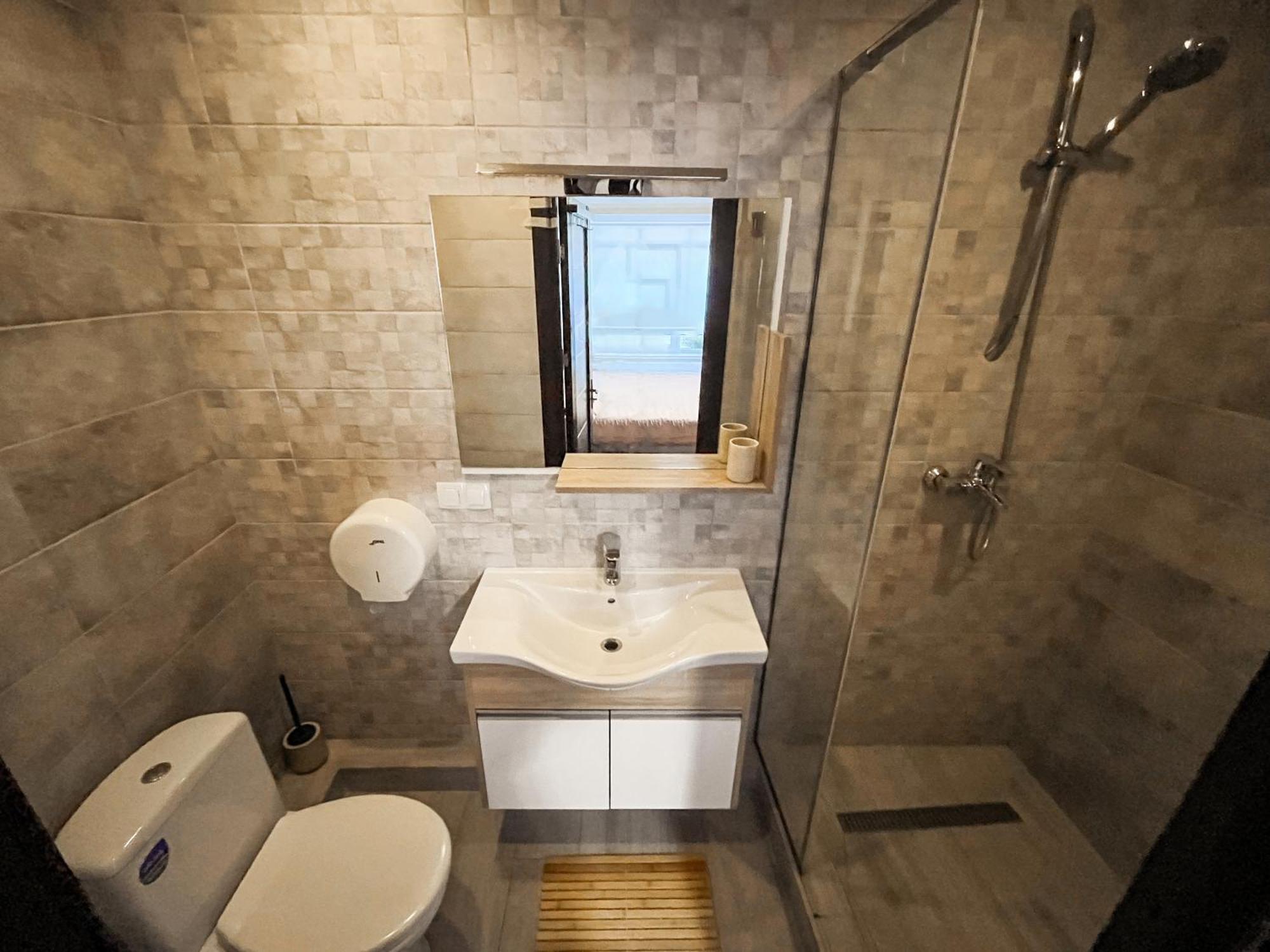 77/5 Guest house
