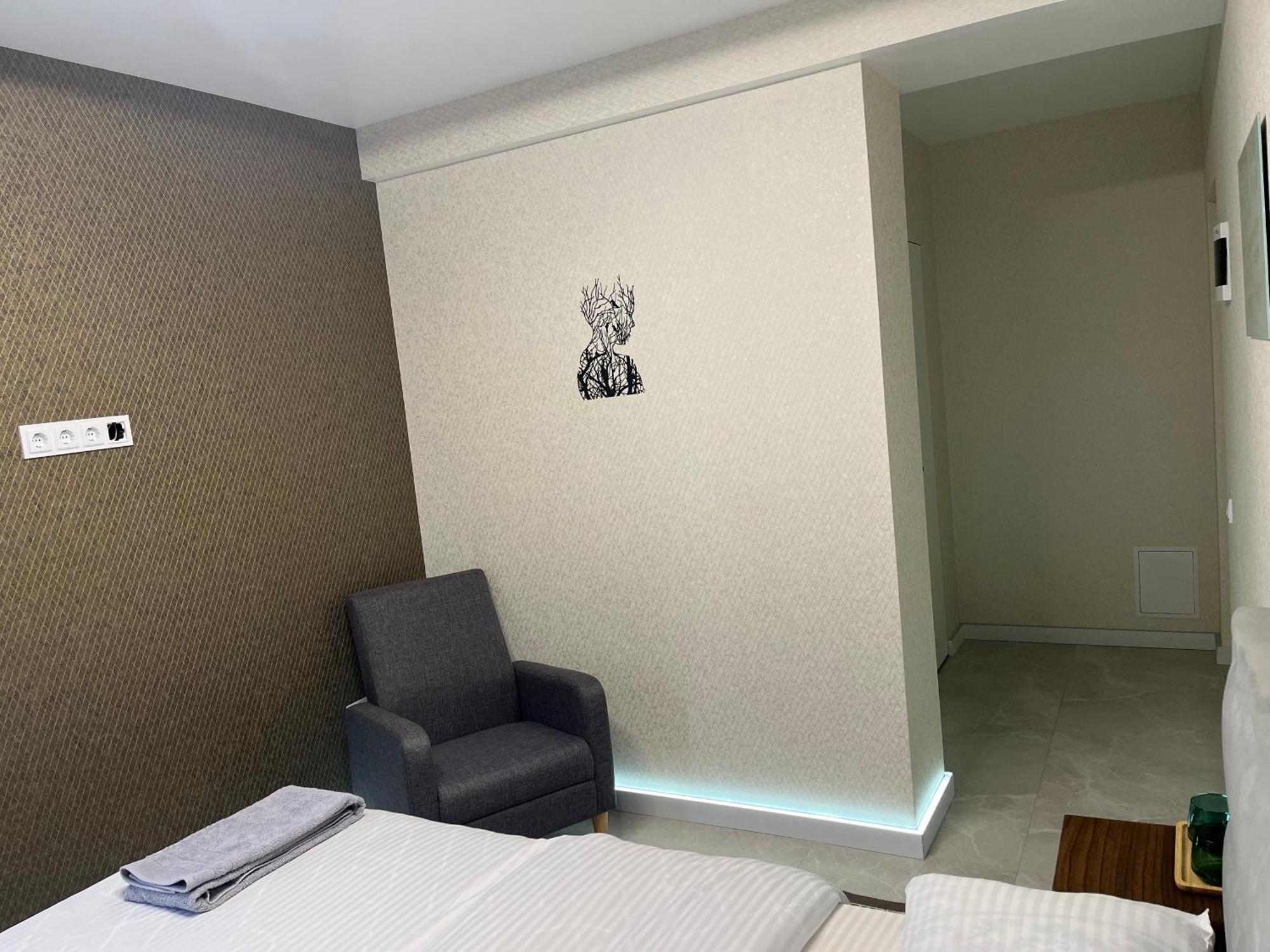 77/5 Guest house